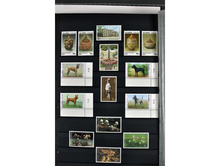 1883/2010, postfrische, anfangs auch ungebrauchte Sammlung mit u.a. Mi.-Nr. 274-81, 311-15, 319-21, 258-74, 411-27, Bl.13B, 