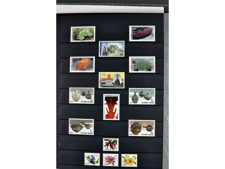  1883/2010, postfrische, anfangs auch ungebrauchte Sammlung mit u.a. Mi.-Nr. 274-81, 311-15, 319-21, 258-74, 411-27, Bl.13B, 