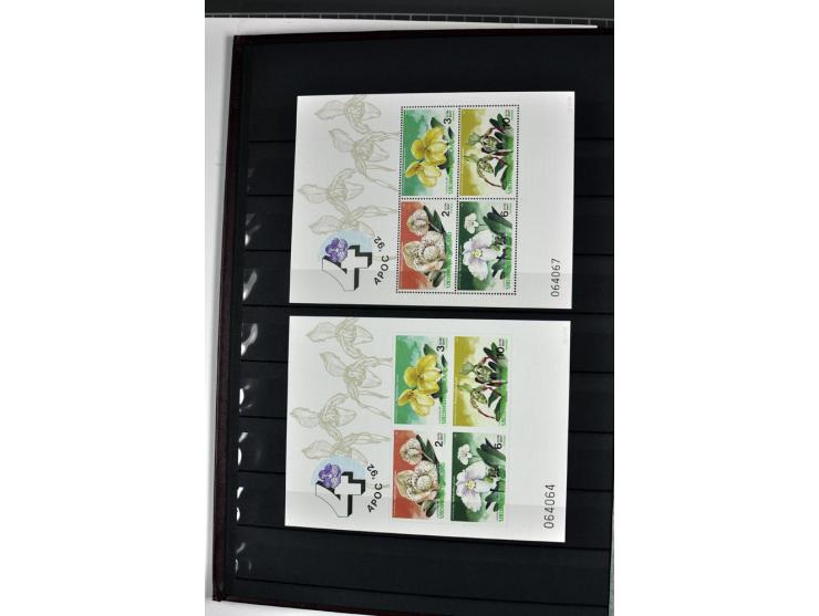  1883/2010, postfrische, anfangs auch ungebrauchte Sammlung mit u.a. Mi.-Nr. 274-81, 311-15, 319-21, 258-74, 411-27, Bl.13B, 