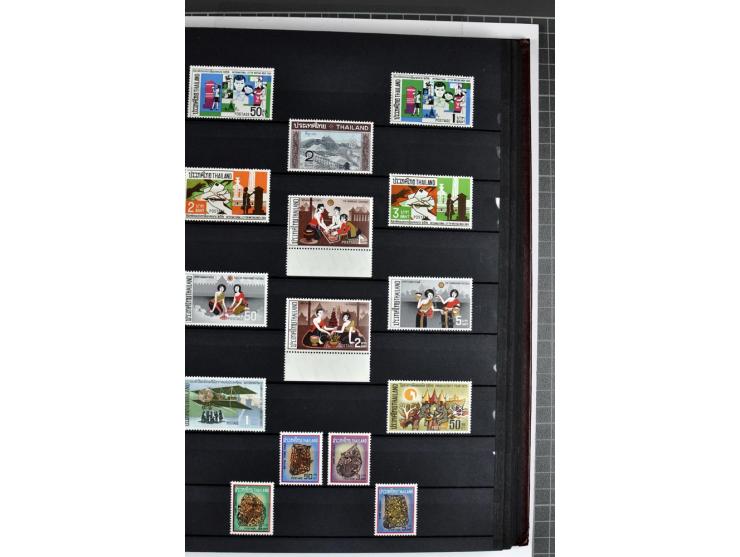  1883/2010, postfrische, anfangs auch ungebrauchte Sammlung mit u.a. Mi.-Nr. 274-81, 311-15, 319-21, 258-74, 411-27, Bl.13B, 