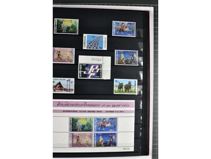  1883/2010, postfrische, anfangs auch ungebrauchte Sammlung mit u.a. Mi.-Nr. 274-81, 311-15, 319-21, 258-74, 411-27, Bl.13B, 