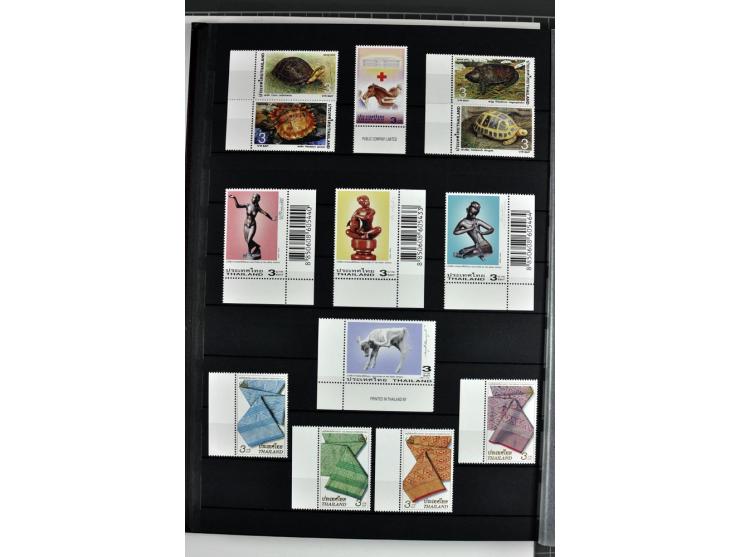  1883/2010, postfrische, anfangs auch ungebrauchte Sammlung mit u.a. Mi.-Nr. 274-81, 311-15, 319-21, 258-74, 411-27, Bl.13B, 