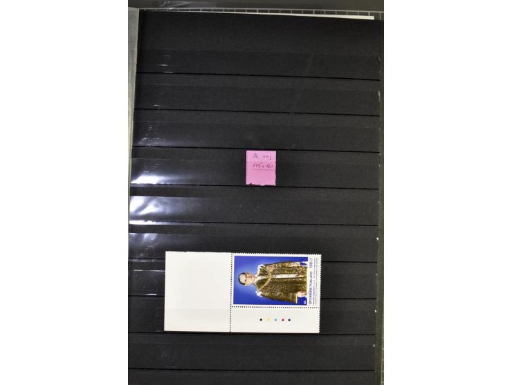  1883/2010, postfrische, anfangs auch ungebrauchte Sammlung mit u.a. Mi.-Nr. 274-81, 311-15, 319-21, 258-74, 411-27, Bl.13B, 