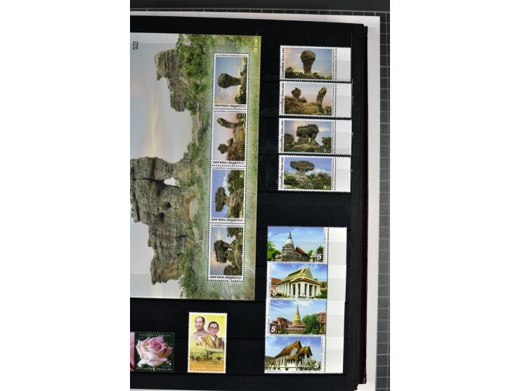  1883/2010, postfrische, anfangs auch ungebrauchte Sammlung mit u.a. Mi.-Nr. 274-81, 311-15, 319-21, 258-74, 411-27, Bl.13B, 