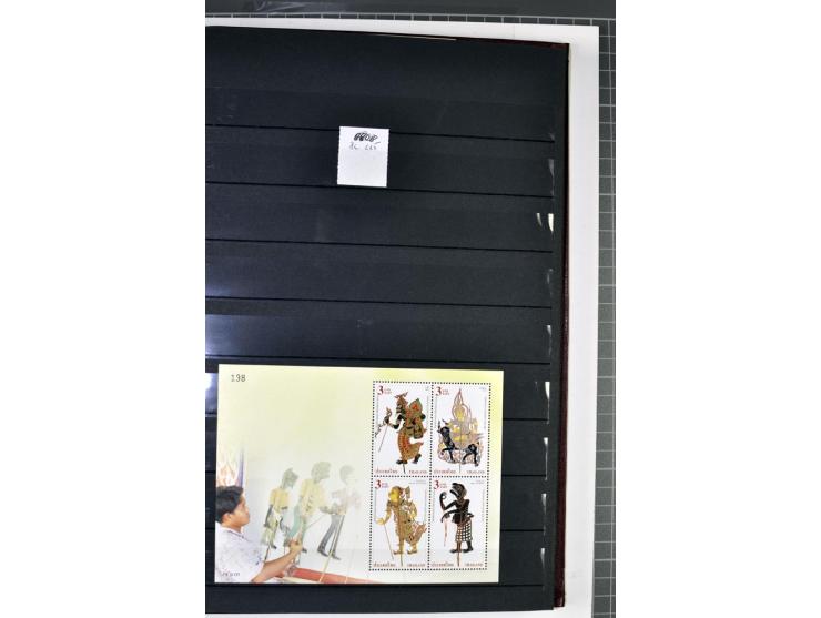  1883/2010, postfrische, anfangs auch ungebrauchte Sammlung mit u.a. Mi.-Nr. 274-81, 311-15, 319-21, 258-74, 411-27, Bl.13B, 
