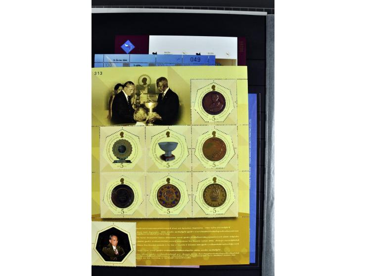  1883/2010, postfrische, anfangs auch ungebrauchte Sammlung mit u.a. Mi.-Nr. 274-81, 311-15, 319-21, 258-74, 411-27, Bl.13B, 