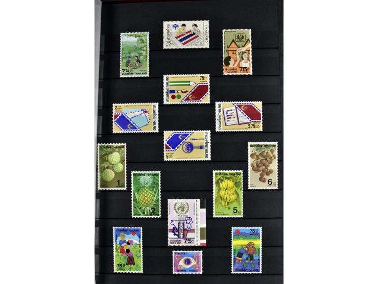  1883/2010, postfrische, anfangs auch ungebrauchte Sammlung mit u.a. Mi.-Nr. 274-81, 311-15, 319-21, 258-74, 411-27, Bl.13B, 