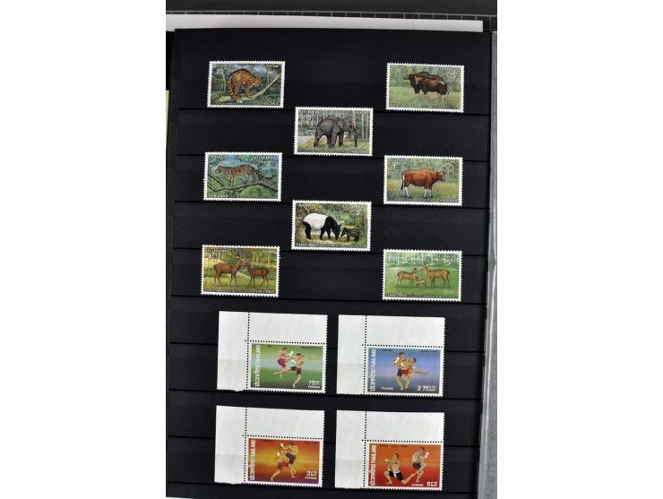  1883/2010, postfrische, anfangs auch ungebrauchte Sammlung mit u.a. Mi.-Nr. 274-81, 311-15, 319-21, 258-74, 411-27, Bl.13B, 