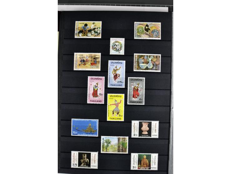  1883/2010, postfrische, anfangs auch ungebrauchte Sammlung mit u.a. Mi.-Nr. 274-81, 311-15, 319-21, 258-74, 411-27, Bl.13B, 