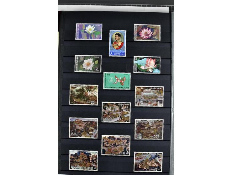  1883/2010, postfrische, anfangs auch ungebrauchte Sammlung mit u.a. Mi.-Nr. 274-81, 311-15, 319-21, 258-74, 411-27, Bl.13B, 
