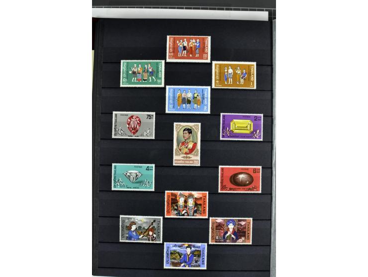  1883/2010, postfrische, anfangs auch ungebrauchte Sammlung mit u.a. Mi.-Nr. 274-81, 311-15, 319-21, 258-74, 411-27, Bl.13B, 