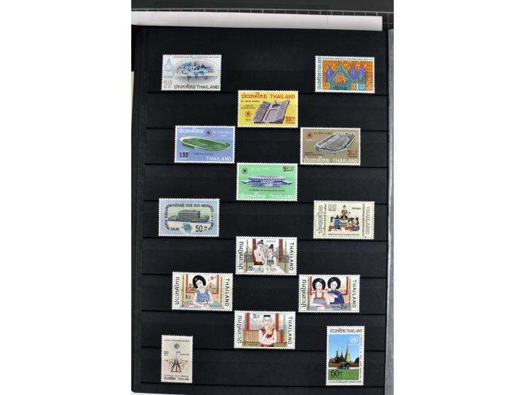  1883/2010, postfrische, anfangs auch ungebrauchte Sammlung mit u.a. Mi.-Nr. 274-81, 311-15, 319-21, 258-74, 411-27, Bl.13B, 