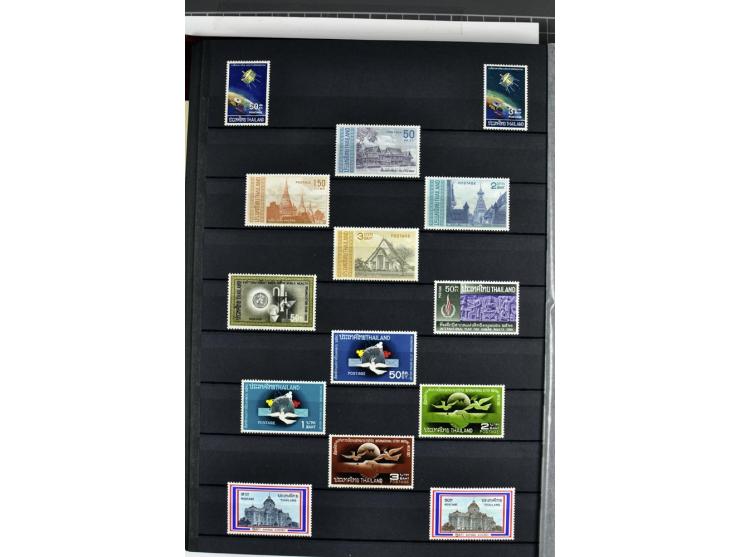  1883/2010, postfrische, anfangs auch ungebrauchte Sammlung mit u.a. Mi.-Nr. 274-81, 311-15, 319-21, 258-74, 411-27, Bl.13B, 
