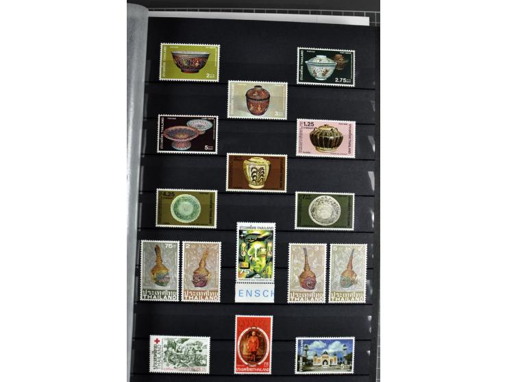  1883/2010, postfrische, anfangs auch ungebrauchte Sammlung mit u.a. Mi.-Nr. 274-81, 311-15, 319-21, 258-74, 411-27, Bl.13B, 