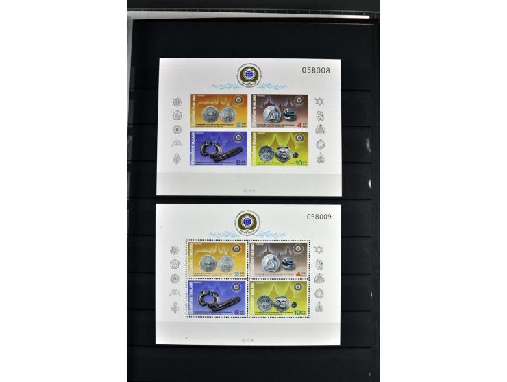  1883/2010, postfrische, anfangs auch ungebrauchte Sammlung mit u.a. Mi.-Nr. 274-81, 311-15, 319-21, 258-74, 411-27, Bl.13B, 
