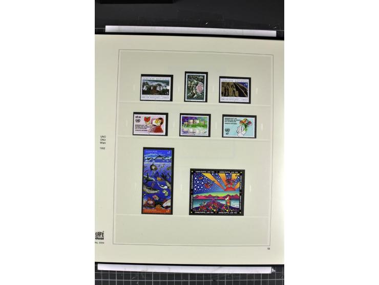 1979/2011, postfrische, weitgehend kpl. Sammlung in 2 Alben