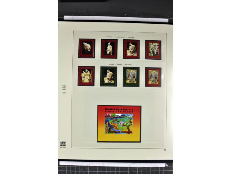 1979/2011, postfrische, weitgehend kpl. Sammlung in 2 Alben