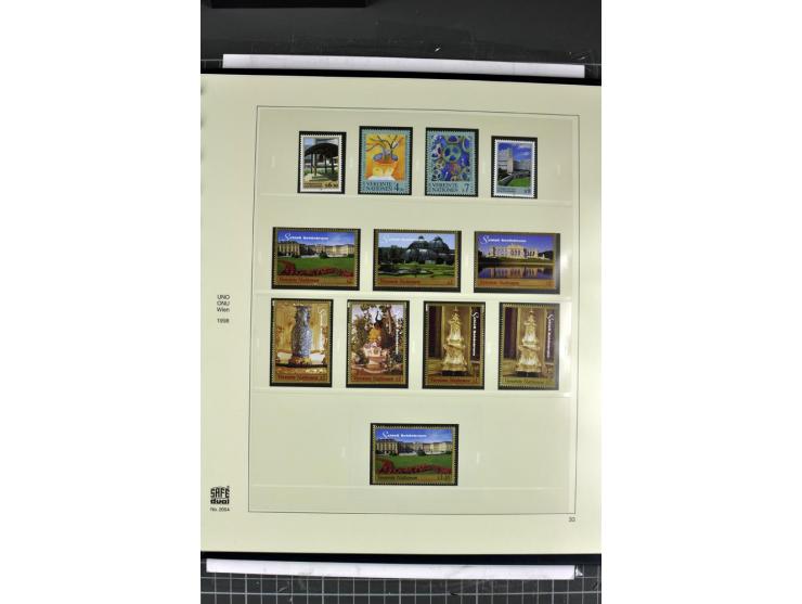 1979/2011, postfrische, weitgehend kpl. Sammlung in 2 Alben