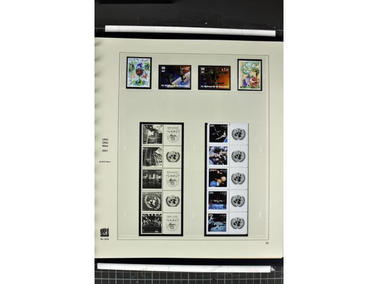 1979/2011, postfrische, weitgehend kpl. Sammlung in 2 Alben