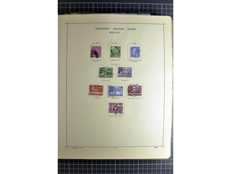 1849/1942, ungebrauchte und gestempelte Sammlung mit besseren Ausgaben in 2 alten Schaubek-Alben, dazu kleines Einsteckbuch m