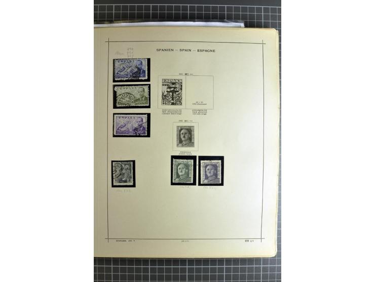 1849/1942, ungebrauchte und gestempelte Sammlung mit besseren Ausgaben in 2 alten Schaubek-Alben, dazu kleines Einsteckbuch m