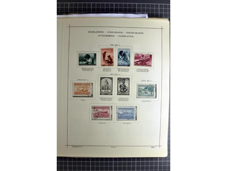 1849/1942, ungebrauchte und gestempelte Sammlung mit besseren Ausgaben in 2 alten Schaubek-Alben, dazu kleines Einsteckbuch m