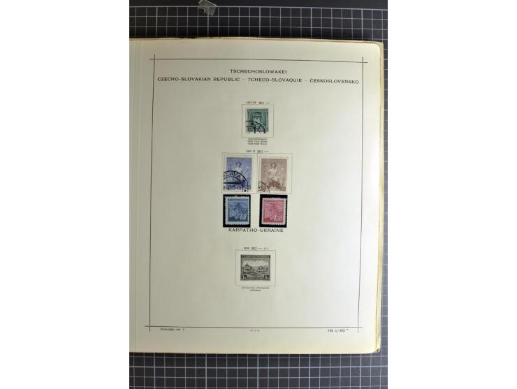 1849/1942, ungebrauchte und gestempelte Sammlung mit besseren Ausgaben in 2 alten Schaubek-Alben, dazu kleines Einsteckbuch m