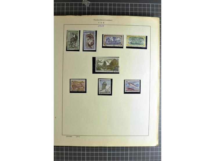1849/1942, ungebrauchte und gestempelte Sammlung mit besseren Ausgaben in 2 alten Schaubek-Alben, dazu kleines Einsteckbuch m