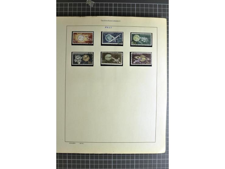 1849/1942, ungebrauchte und gestempelte Sammlung mit besseren Ausgaben in 2 alten Schaubek-Alben, dazu kleines Einsteckbuch m