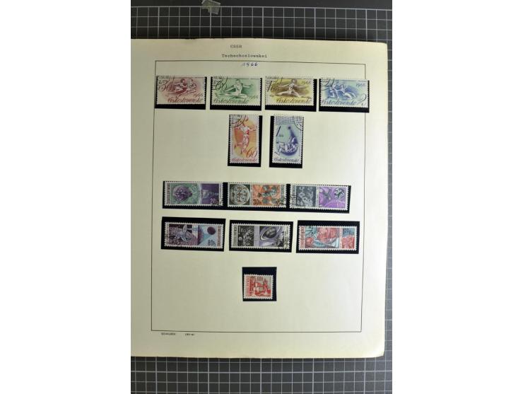 1849/1942, ungebrauchte und gestempelte Sammlung mit besseren Ausgaben in 2 alten Schaubek-Alben, dazu kleines Einsteckbuch m