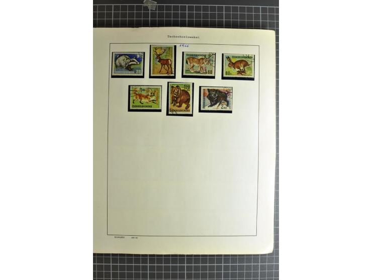 1849/1942, ungebrauchte und gestempelte Sammlung mit besseren Ausgaben in 2 alten Schaubek-Alben, dazu kleines Einsteckbuch m