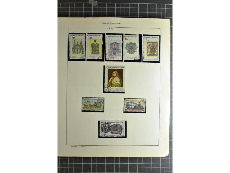1849/1942, ungebrauchte und gestempelte Sammlung mit besseren Ausgaben in 2 alten Schaubek-Alben, dazu kleines Einsteckbuch m