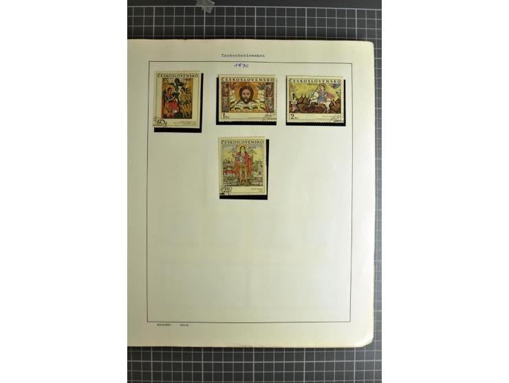1849/1942, ungebrauchte und gestempelte Sammlung mit besseren Ausgaben in 2 alten Schaubek-Alben, dazu kleines Einsteckbuch m