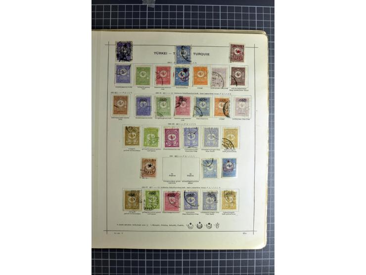 1849/1942, ungebrauchte und gestempelte Sammlung mit besseren Ausgaben in 2 alten Schaubek-Alben, dazu kleines Einsteckbuch m