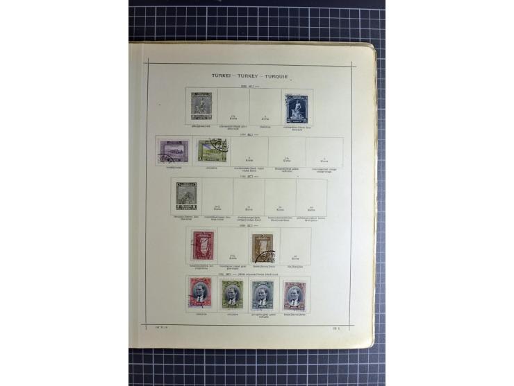1849/1942, ungebrauchte und gestempelte Sammlung mit besseren Ausgaben in 2 alten Schaubek-Alben, dazu kleines Einsteckbuch m