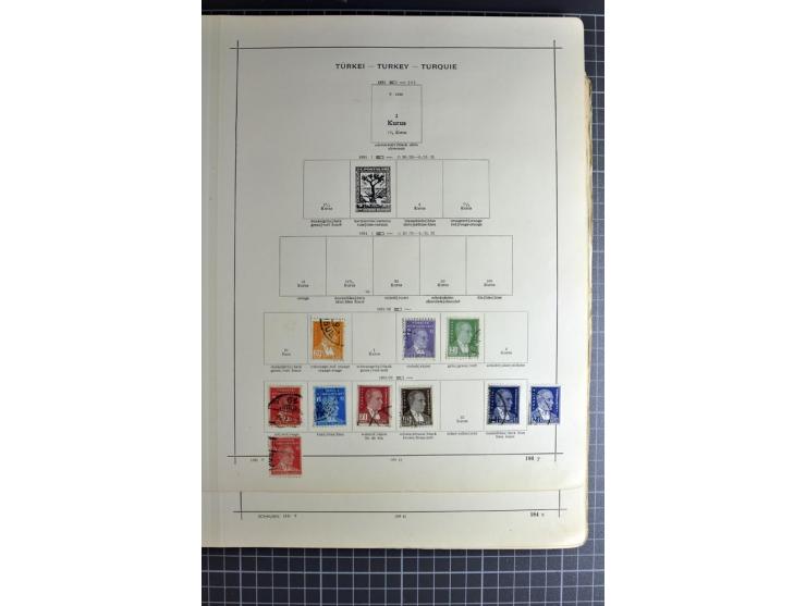 1849/1942, ungebrauchte und gestempelte Sammlung mit besseren Ausgaben in 2 alten Schaubek-Alben, dazu kleines Einsteckbuch m