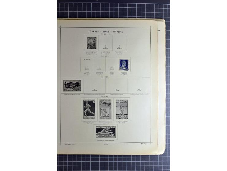 1849/1942, ungebrauchte und gestempelte Sammlung mit besseren Ausgaben in 2 alten Schaubek-Alben, dazu kleines Einsteckbuch m