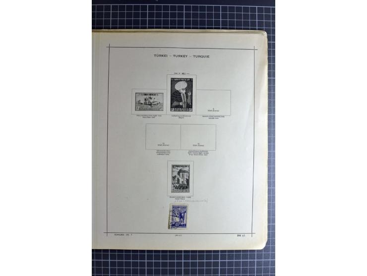1849/1942, ungebrauchte und gestempelte Sammlung mit besseren Ausgaben in 2 alten Schaubek-Alben, dazu kleines Einsteckbuch m