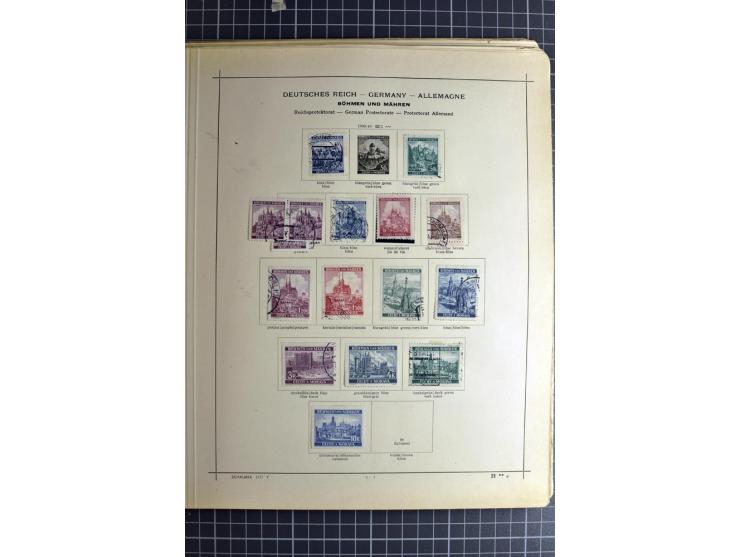 1849/1942, ungebrauchte und gestempelte Sammlung mit besseren Ausgaben in 2 alten Schaubek-Alben, dazu kleines Einsteckbuch m