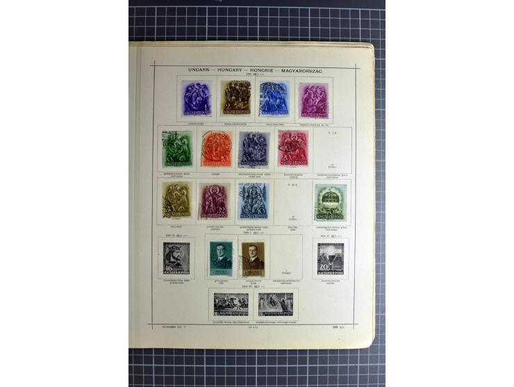 1849/1942, ungebrauchte und gestempelte Sammlung mit besseren Ausgaben in 2 alten Schaubek-Alben, dazu kleines Einsteckbuch m