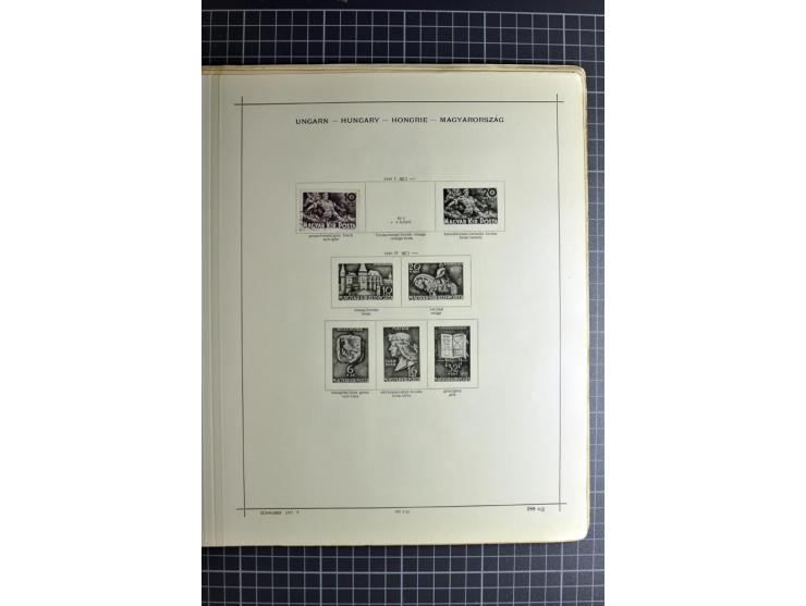 1849/1942, ungebrauchte und gestempelte Sammlung mit besseren Ausgaben in 2 alten Schaubek-Alben, dazu kleines Einsteckbuch m
