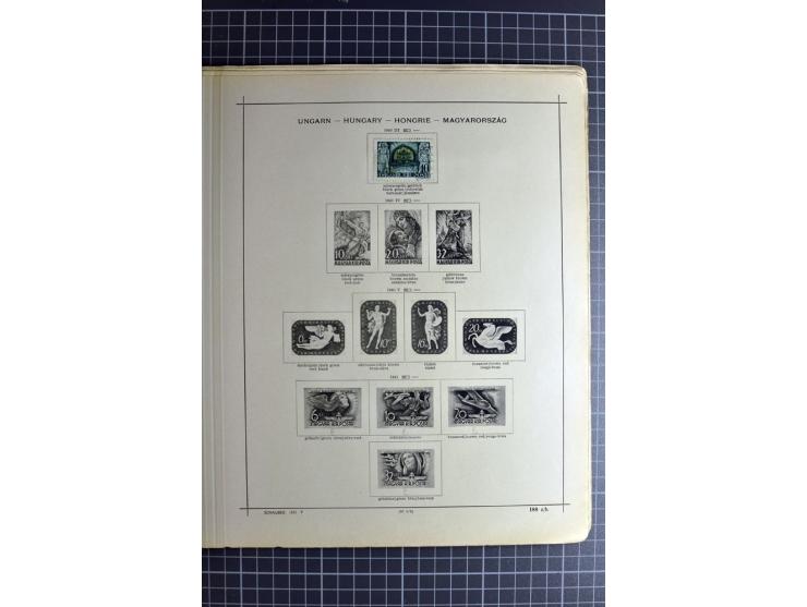 1849/1942, ungebrauchte und gestempelte Sammlung mit besseren Ausgaben in 2 alten Schaubek-Alben, dazu kleines Einsteckbuch m