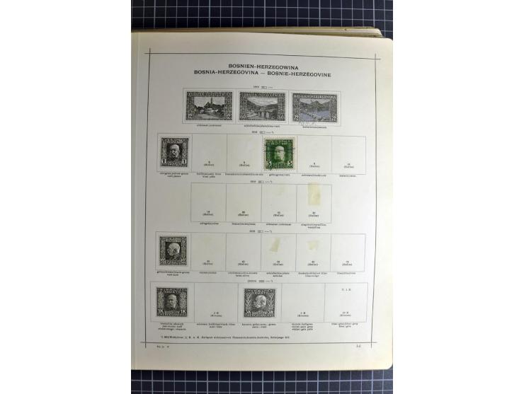 1849/1942, ungebrauchte und gestempelte Sammlung mit besseren Ausgaben in 2 alten Schaubek-Alben, dazu kleines Einsteckbuch m
