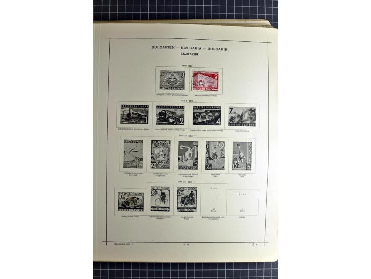 1849/1942, ungebrauchte und gestempelte Sammlung mit besseren Ausgaben in 2 alten Schaubek-Alben, dazu kleines Einsteckbuch m