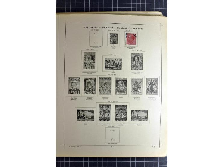 1849/1942, ungebrauchte und gestempelte Sammlung mit besseren Ausgaben in 2 alten Schaubek-Alben, dazu kleines Einsteckbuch m