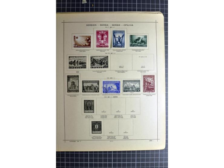 1849/1942, ungebrauchte und gestempelte Sammlung mit besseren Ausgaben in 2 alten Schaubek-Alben, dazu kleines Einsteckbuch m