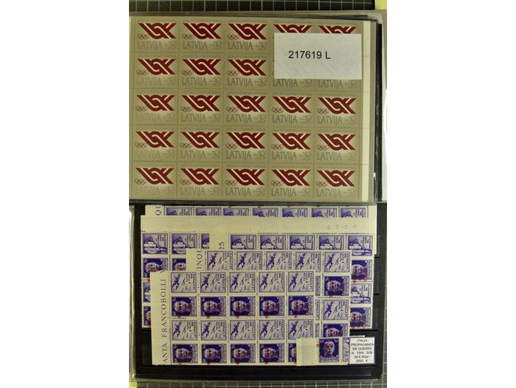 1880/1980 (ca.), Partie von über 13000 Marken und Blocks, dabei bessere Stücke, Abarten etc.; riesiger Katalogwert