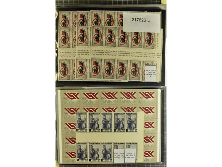 1880/1980 (ca.), Partie von über 13000 Marken und Blocks, dabei bessere Stücke, Abarten etc.; riesiger Katalogwert