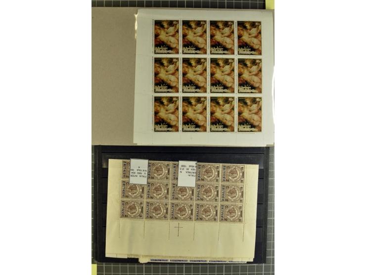 1880/1980 (ca.), Partie von über 13000 Marken und Blocks, dabei bessere Stücke, Abarten etc.; riesiger Katalogwert