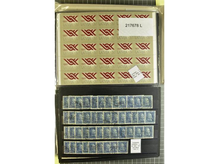 1880/1980 (ca.), Partie von über 13000 Marken und Blocks, dabei bessere Stücke, Abarten etc.; riesiger Katalogwert